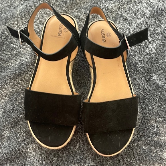 Susina Shoes - NWOT SUSINA SANDALS
